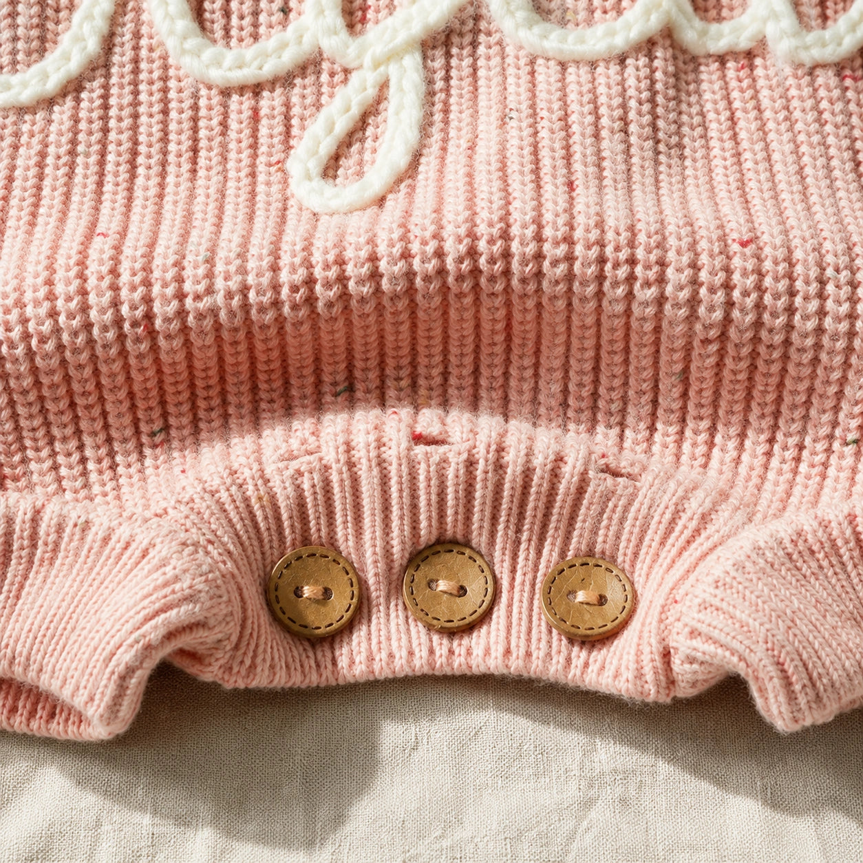Handgestrickter, personalisierter Strampler